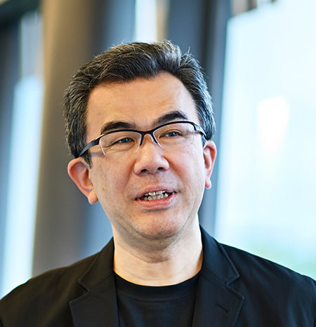 越塚 信郎 氏